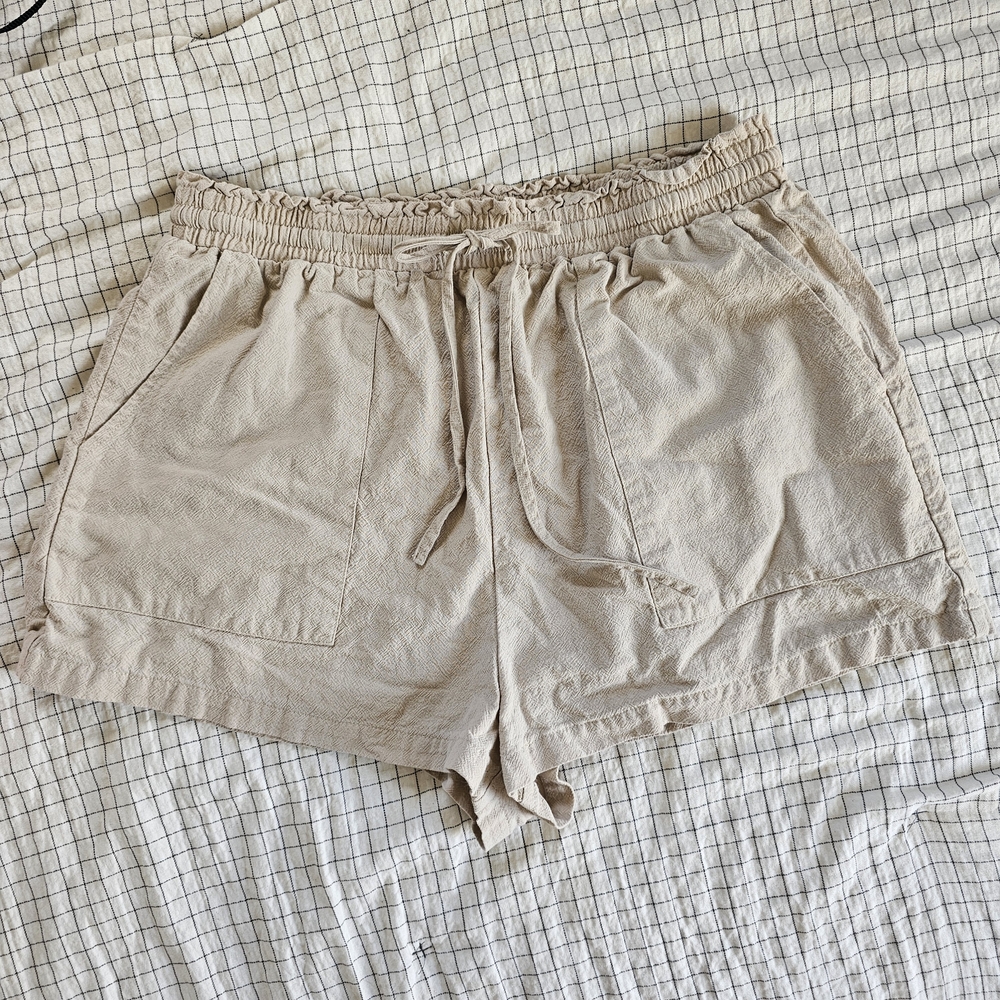 Beige Women's Cargo Shorts Like New